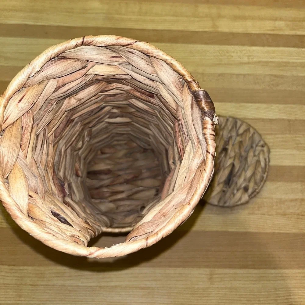 Wicker Toilet Tissue Paper Holder with Lid